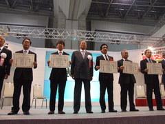 石原都知事の左が、弊社取締役CTOの森谷　武浩氏