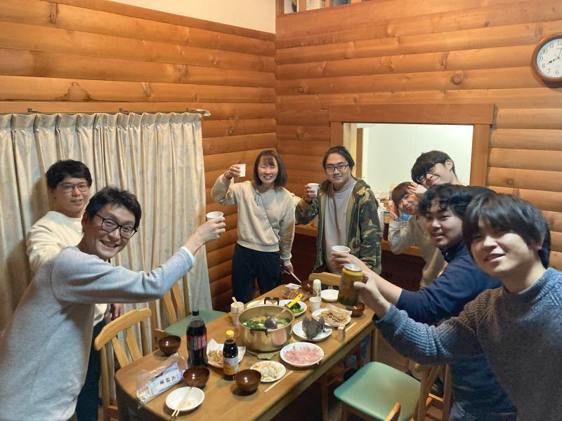 全社員の交流と親睦を深めることを目的とし、WEB通話にて支社間交流をしたり、支社毎に集まって懇親会を開く等、様々な形で開催をしています。