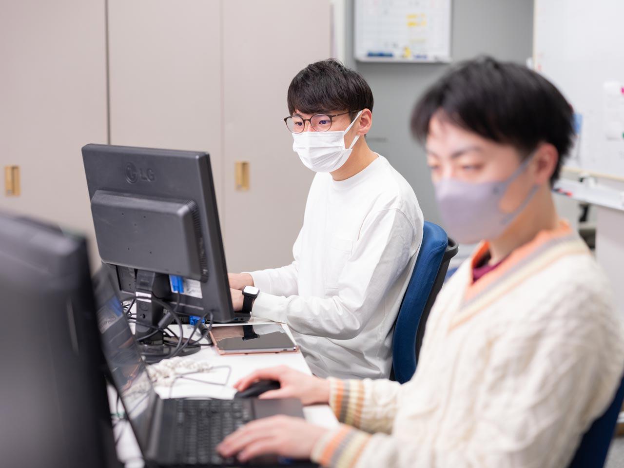 そのほか、航空写真をウェブマッピング上に重ねて表示し行政の土地利用調査などに用いるアプリ開発なども手掛けている。