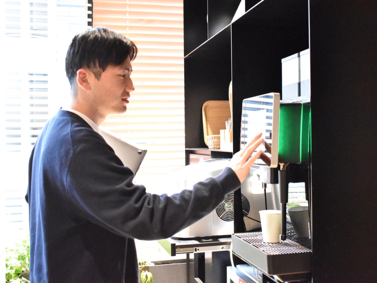 ラウンジにあるコーヒーや抹茶ラテなどのドリンクは無料です。