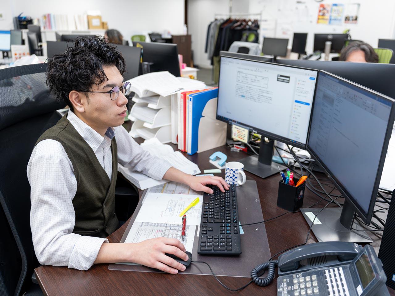 2015年3月の設立後、共同出資者である株式会社プロネクサス（現在は親会社）が持つ巨大なネットワークを武器に案件を増やし、現在では100社以上の上場会社が顧客となっている。