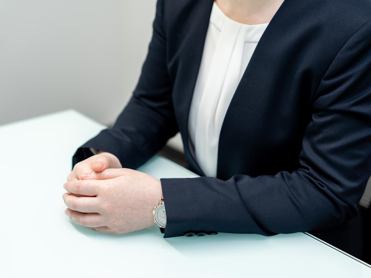 社員30名のうち、2/3が公認会計士の資格と監査法人での監査経験を持ち、1/3は事業会社での経理・開示経験を持つ、文字通り「開示書類のプロフェッショナル集団」だ。