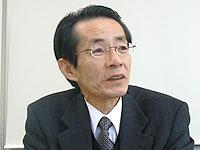 総務部　課長　積 正則 氏<br />「腰を据えて、スキルアップができる環境です」<br /><br /> 