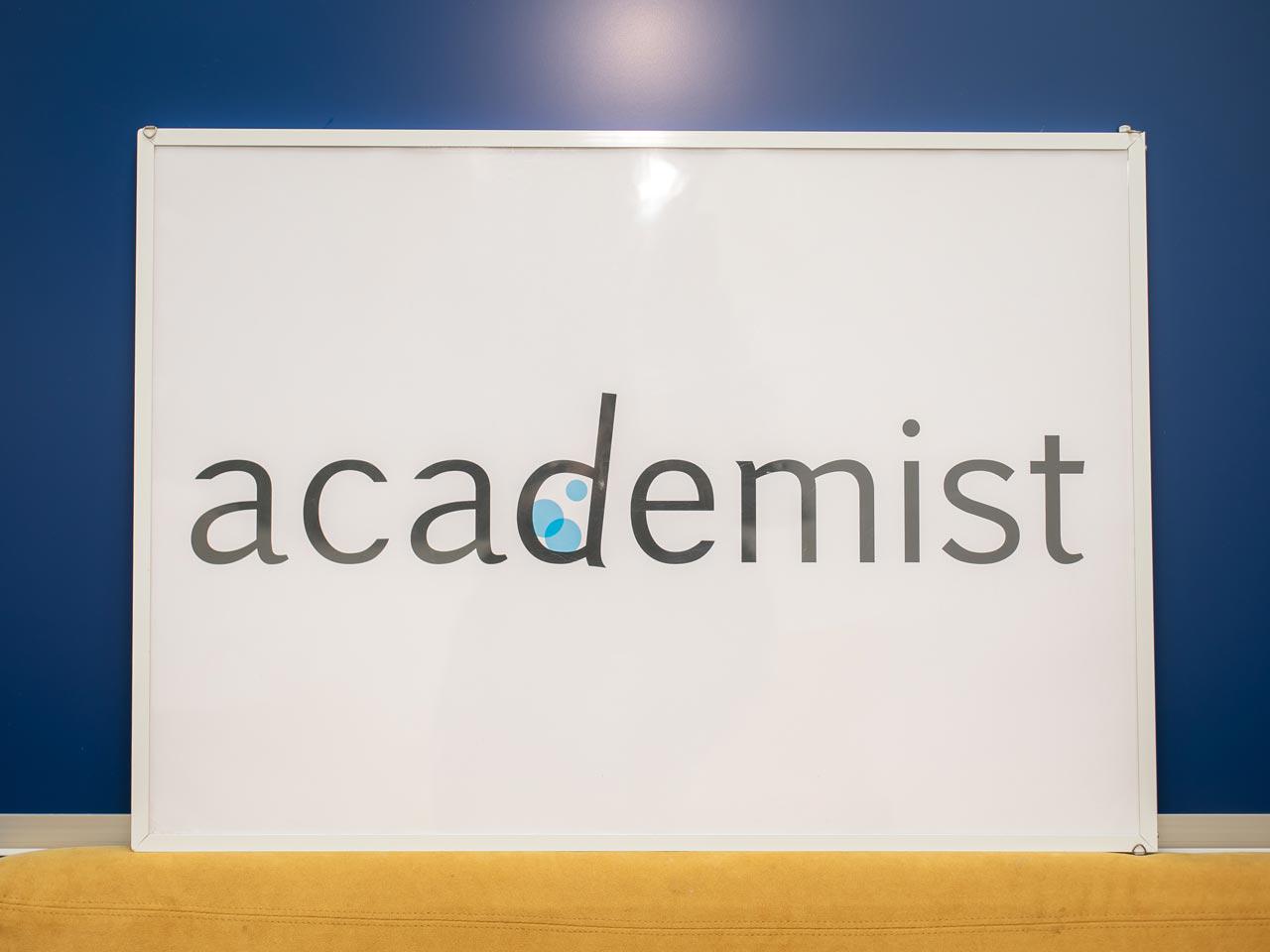 同社は、「開かれた学術業界を実現し、未来社会の創造に貢献する」というビジョンを掲げる。