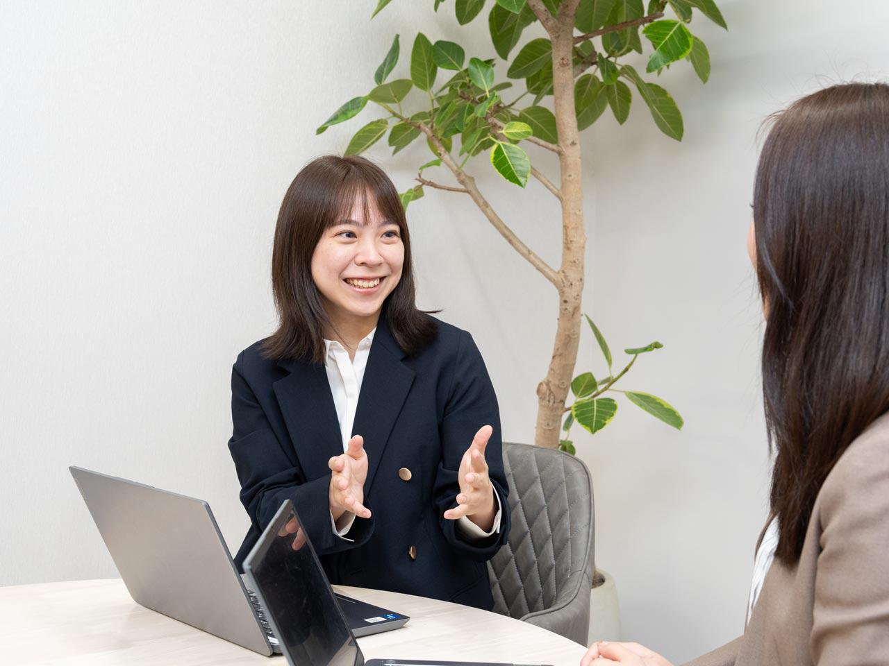 “トコトン向き合う”ことを、バリューにも掲げる同社。社員の9割は人材業界未経験だが、充実した教育体制やフォロー体制によってしっかり結果を残せる人材に育てている。