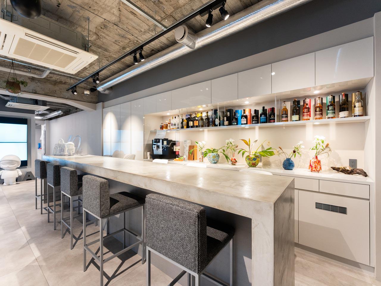 職域をまたいで活躍できる柔軟性や、スピード感に溢れたカルチャーが特徴的である同社。フラットかつ率直な対話がなされ、即断即決に近い意思決定が日々行われている。