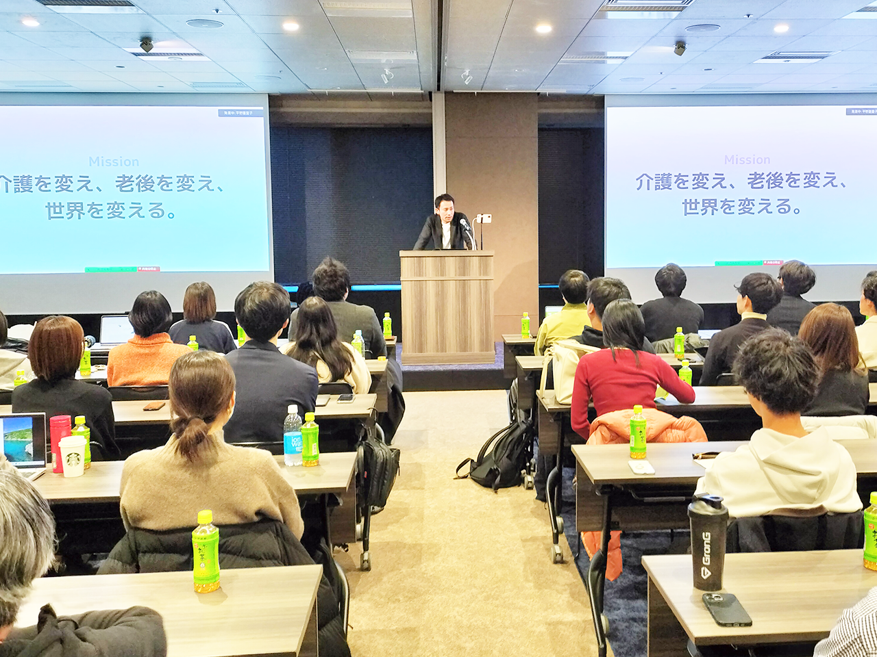 半期キックオフや月例報告で戦略共有