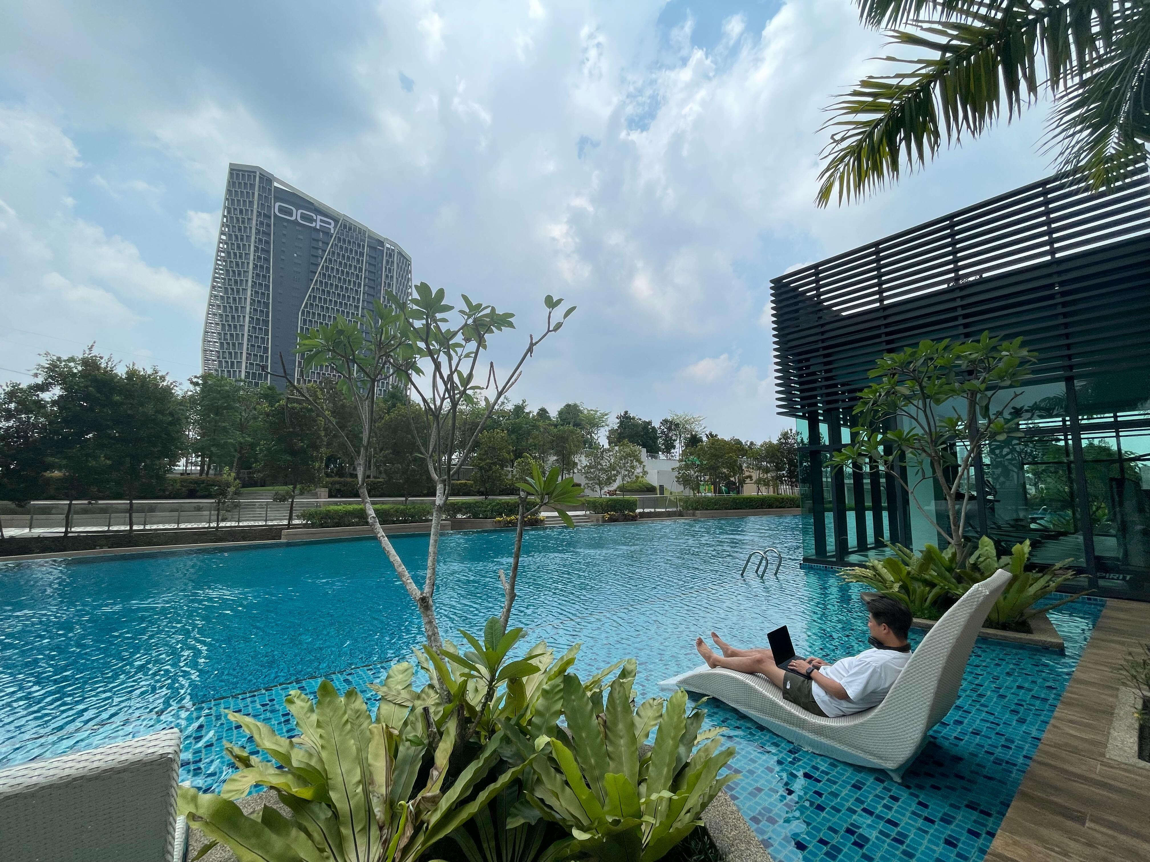 同社は独立・副業・時短勤務OK。さらにフルリモートワークのため、日本国内に留まらず、海外での勤務も大歓迎。