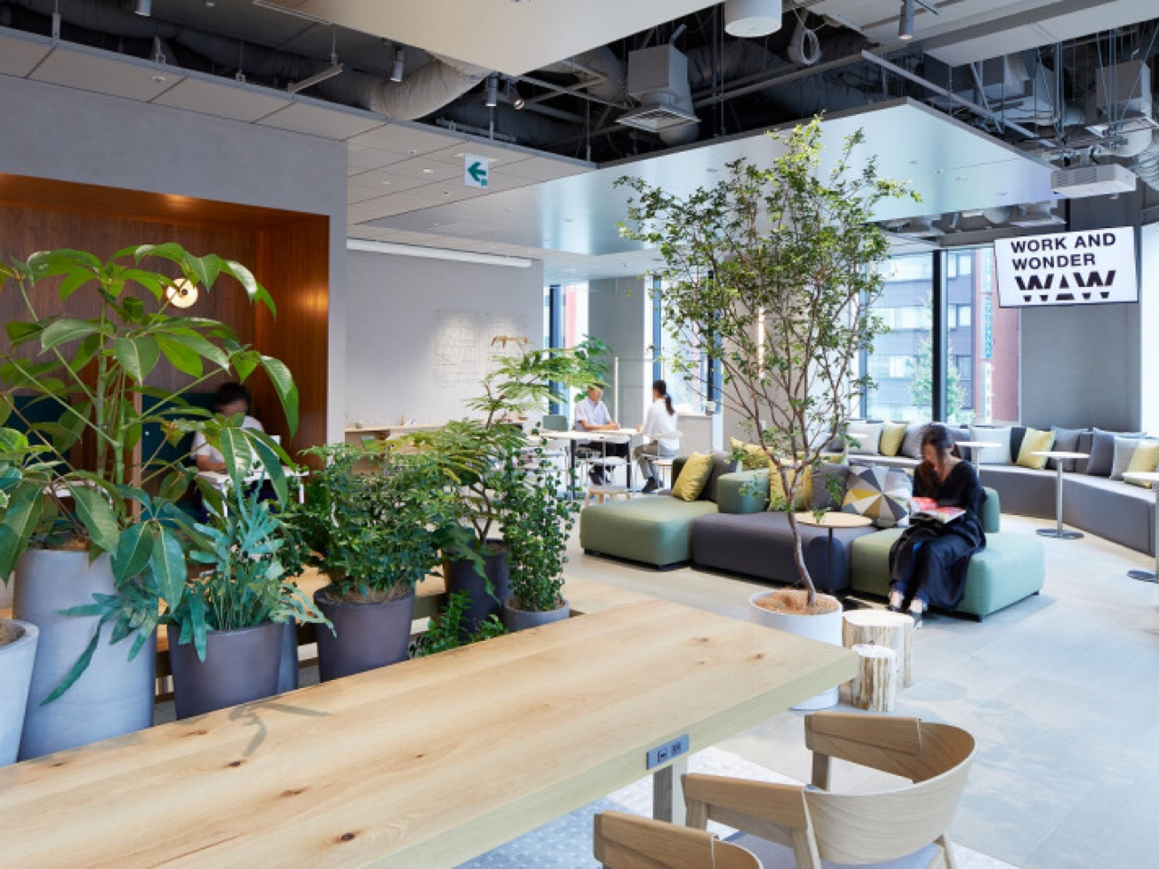 緑が多く、快適に使えるシェアオフィスを借りています。