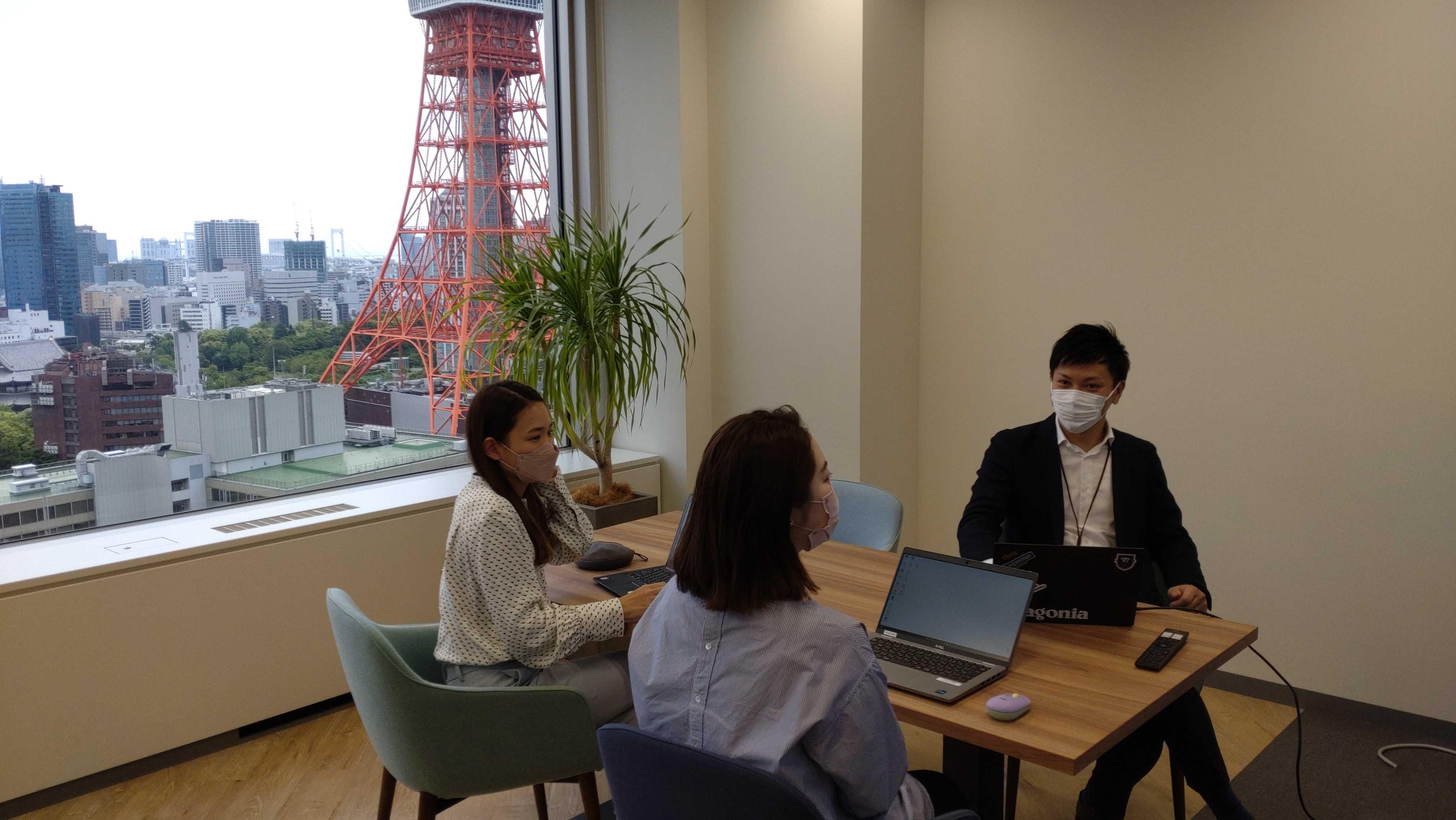 東京タワーが一望できる東京本社。首都圏でのビジネス基盤を強固なものにしている。