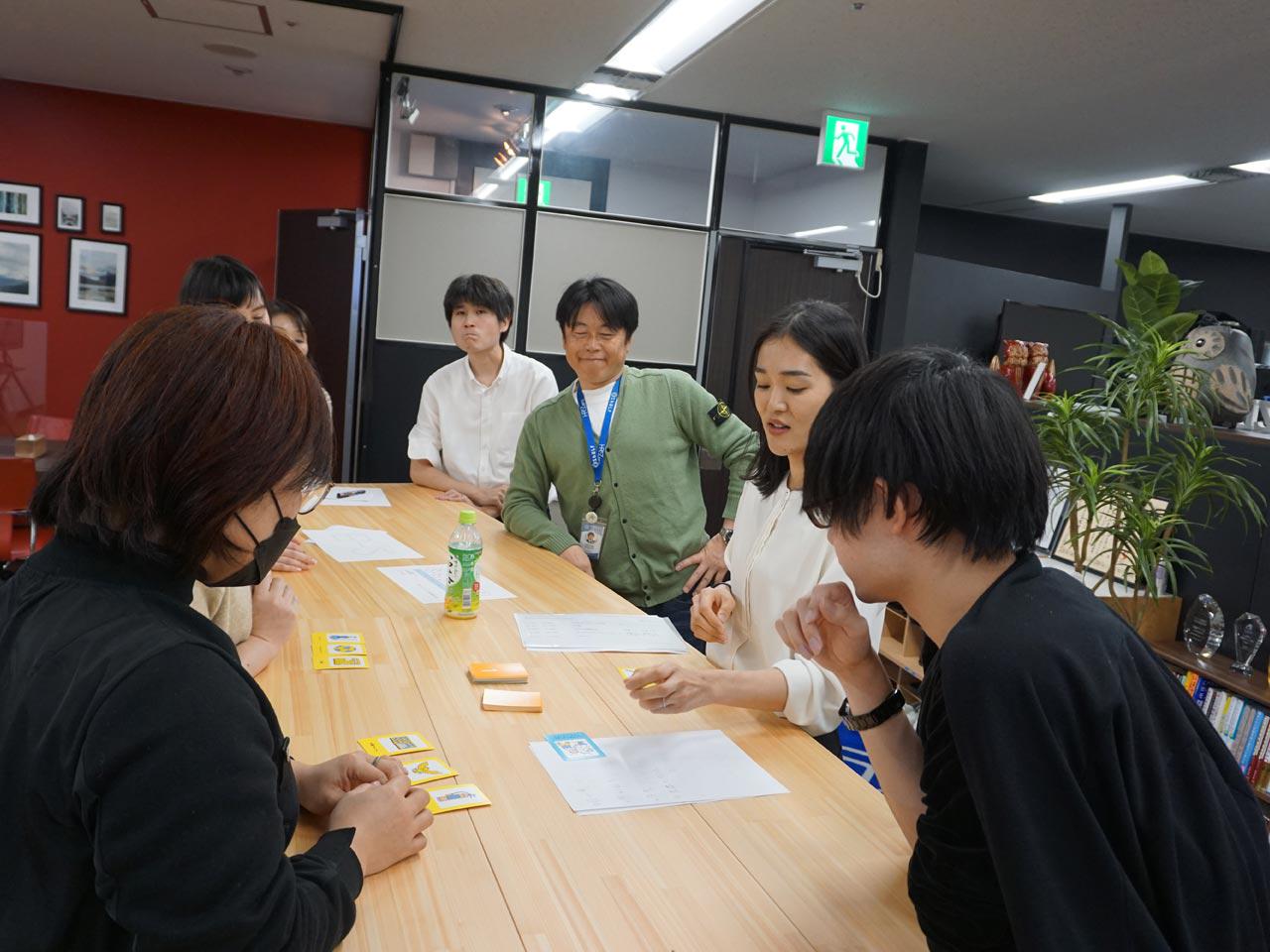 社労士事務所へ『社労法務システム』の販売だけでなく、システムを一般企業の労務部向けにアレンジして提供。