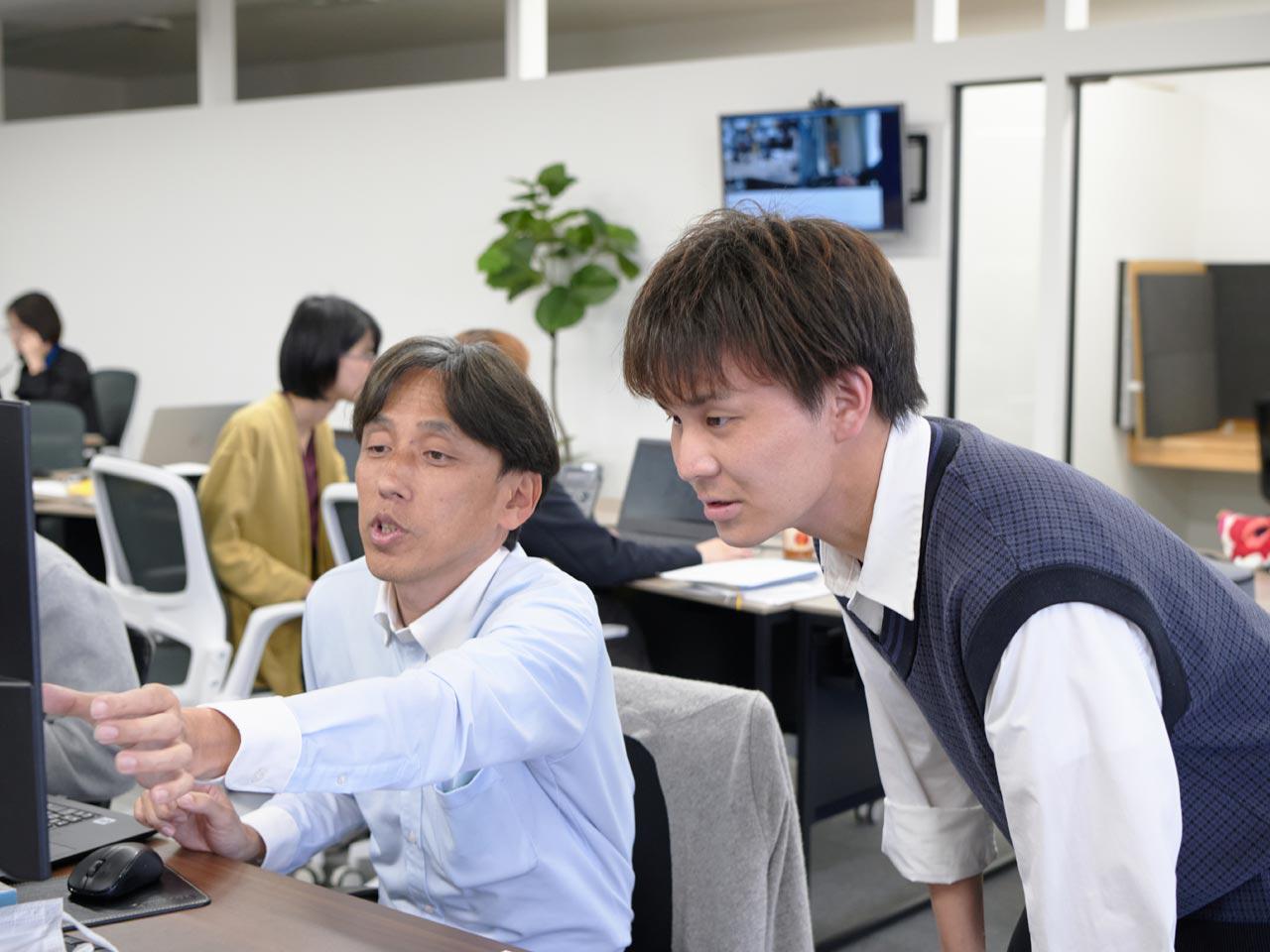 充実のサポート体制と、継続可能な価格で社労士業務を強力にバックアップしている。