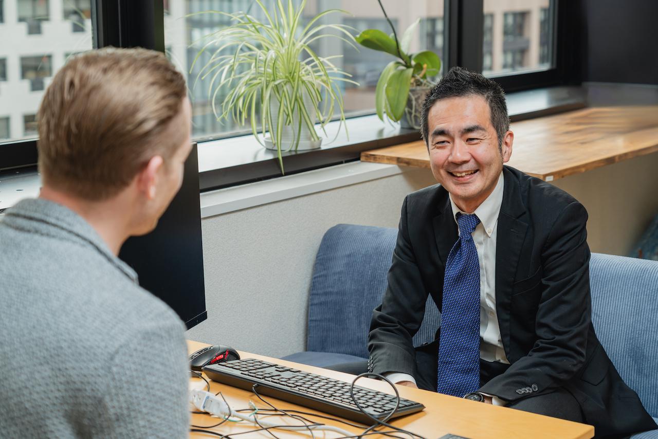 HACARUS 代表取締役CEO 
染田貴志

2016年10月にHACARUSに参画。京都大学大学院情報学研究科で統計学と情報学を専攻。情報処理推進機構（IPA）が主催する未踏ソフトウェア事業に採択され起業。HACARUS参画前は、サンマイクロシステムズでソフトウェア開発、シナジーマーケティングでウェブアプリ開発、ヌーラボでグロースハッキングを担当。