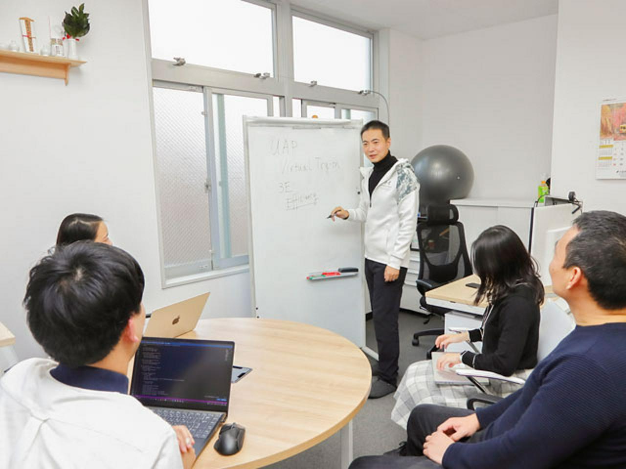 株式会社VRC 求人画像1