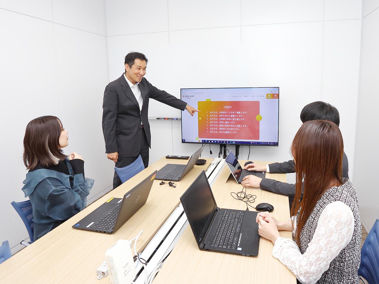 営業力の強化で直請け案件の比率を約6割まで高め、ラボ型SESを提供する目的で「ITサポート事業部」を新設。