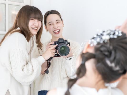現在は写真をベースに事業を展開している同社だが、2024年4月に、主に結婚式で使用する各種映像を制作している、株式会社ライフロムを完全子会社化した。