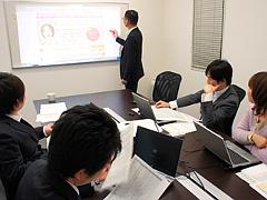 ミーティング風景の様子。意見交換も多いです。