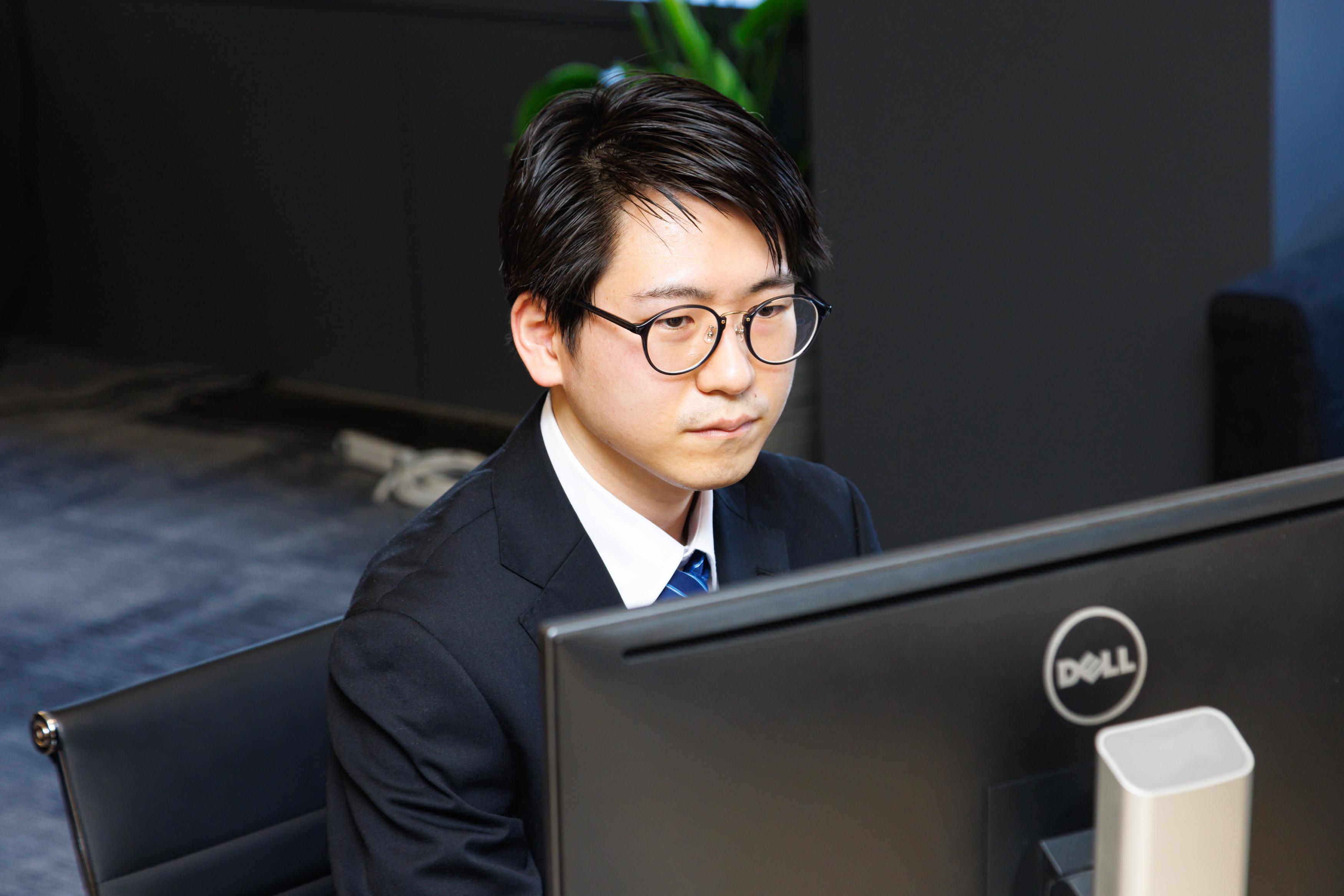 実績には、官庁の補助金システム開発、経済団体の経営指導管理システム運用等があります。