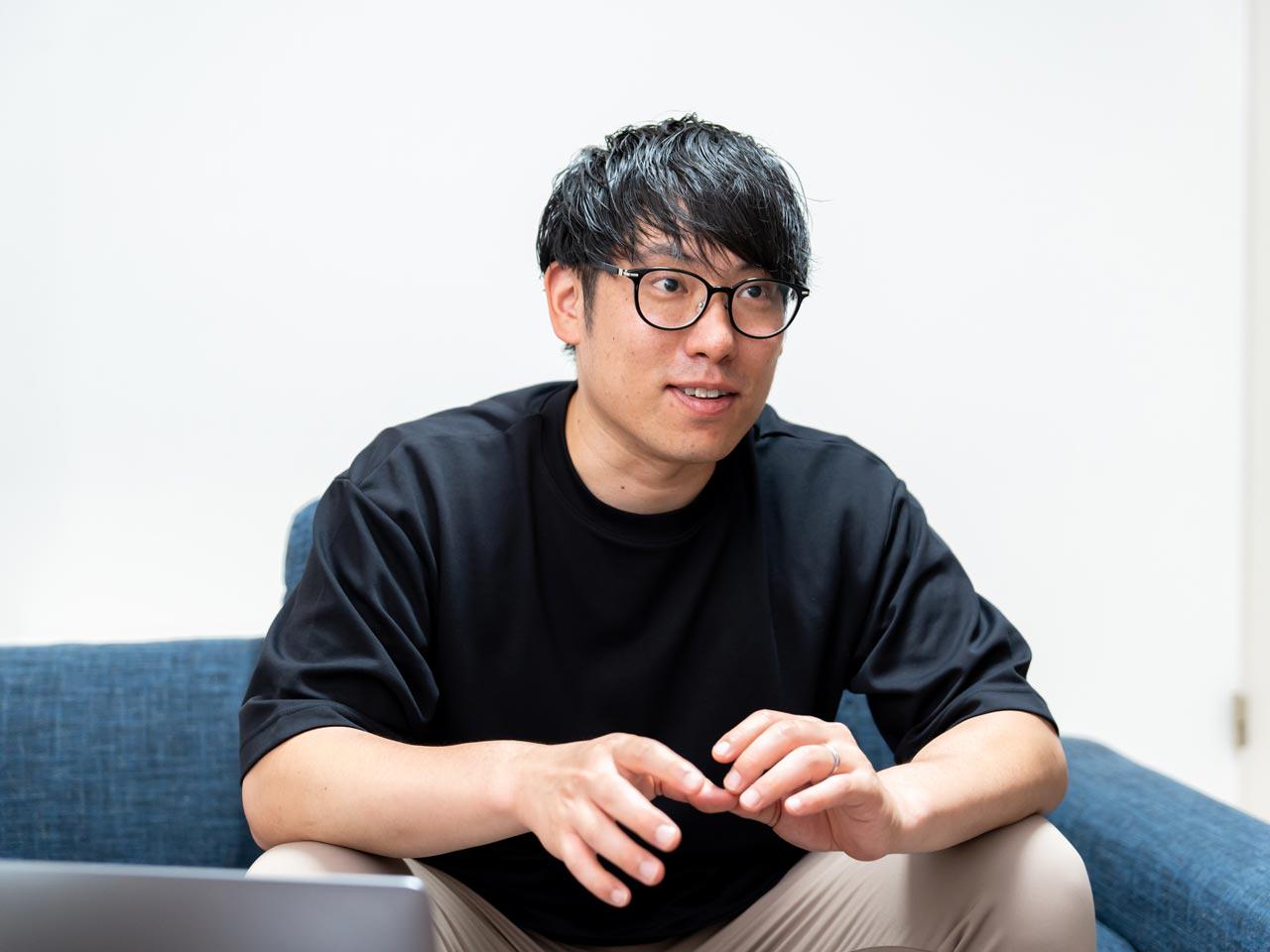 大手動画配信サービスをはじめ、BtoCサービス開発を得意とする同社。代表取締役の下野隼氏、石原龍之介氏と村山健太氏は、三人ともエンジニア未経験で同社を設立した。