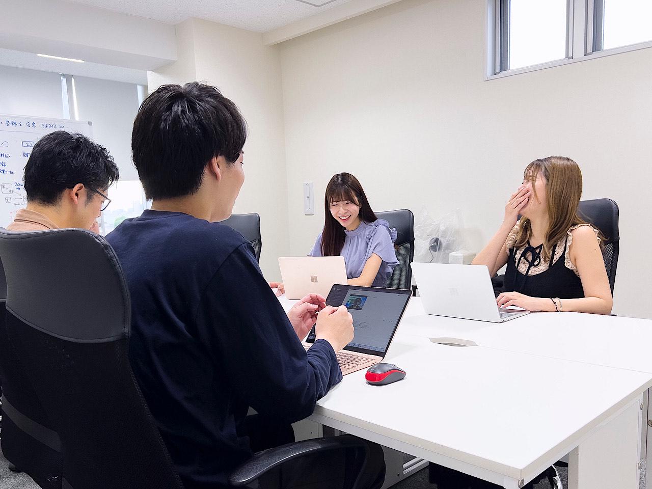 同社は小学1年からの付き合いである共同代表の林田聡一朗氏と小山倫弘氏が、それぞれ社会人経験を積み、満を持して2018年に設立した会社である。