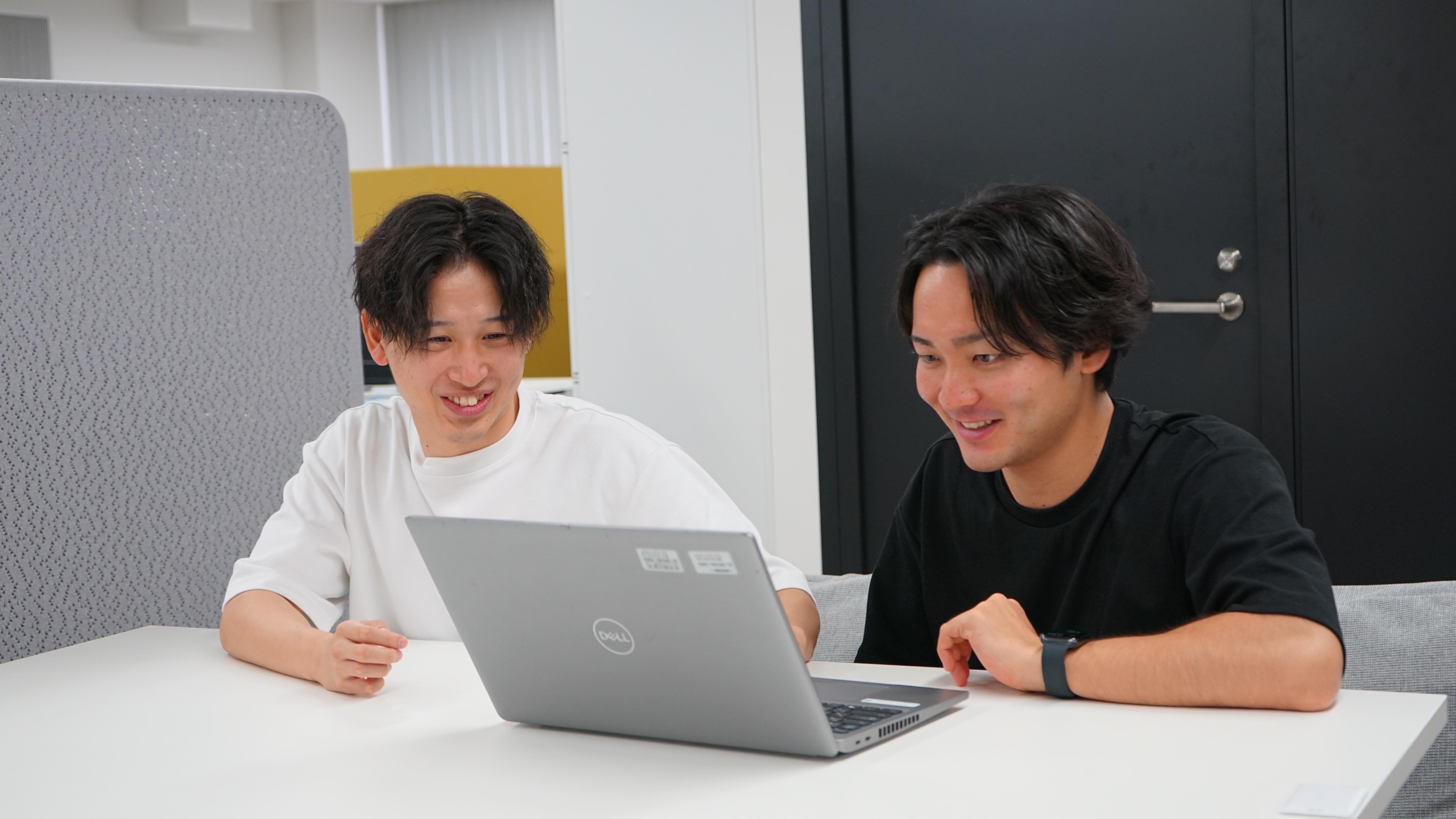 自由でフラットな風土である同社は、物怖じせず積極的に行動や発言ができる人材や、何か１つ、得意なものを持つ人材を求めている。