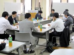 大学の先生方との打ち合わせ風景。