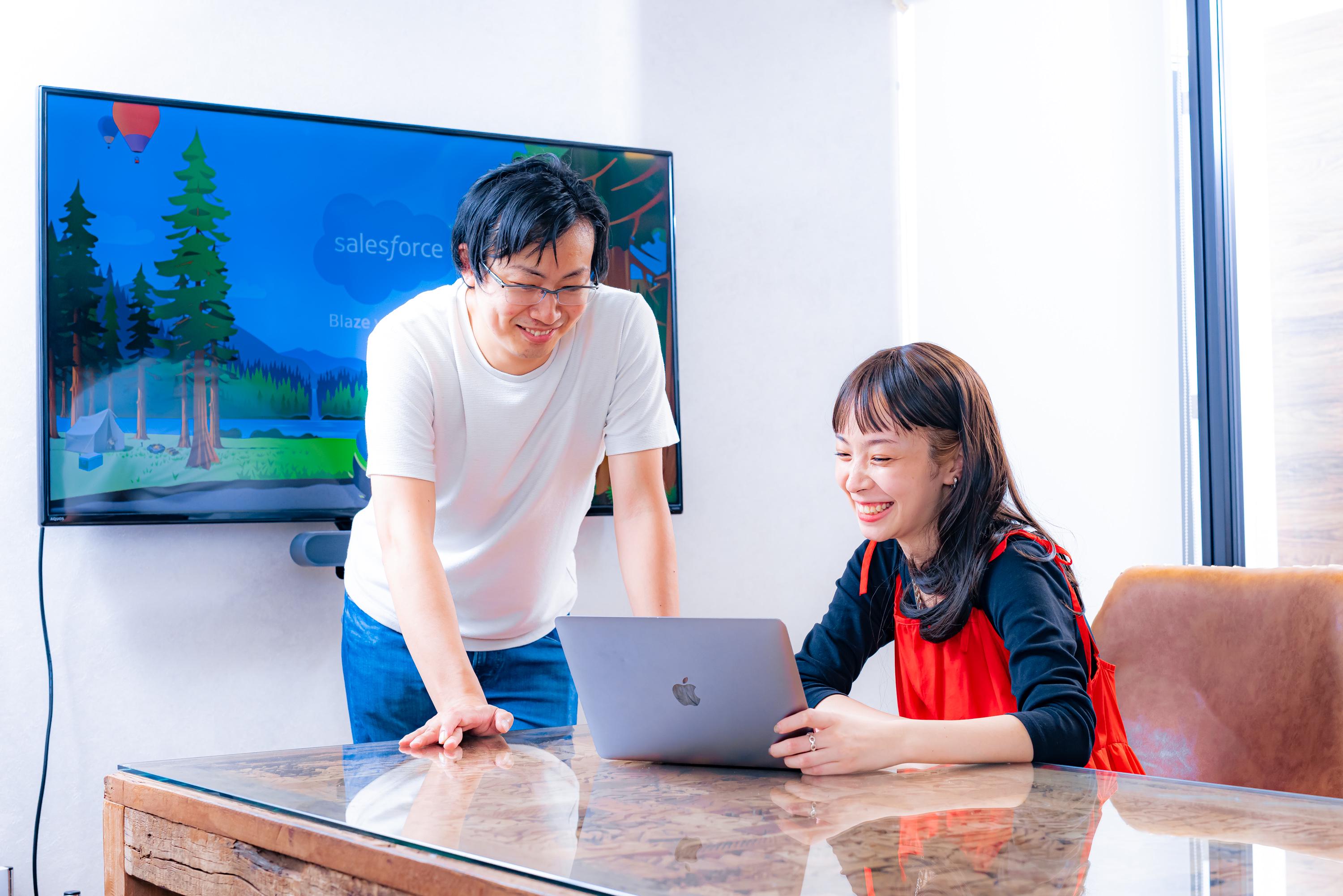 事業内容：クラウドサービスの企画、設計、開発及び保守