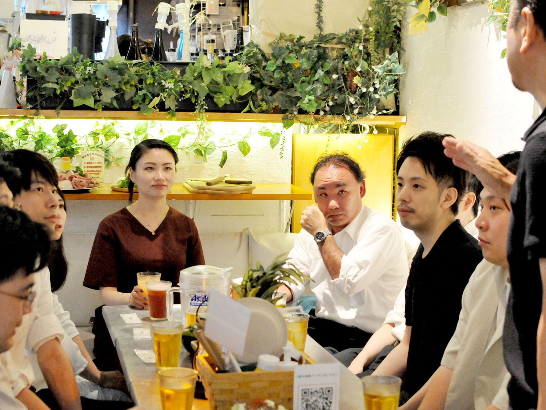 新年会や忘年会の他、年に数回会社主催の懇親会があります。※参加は自由です