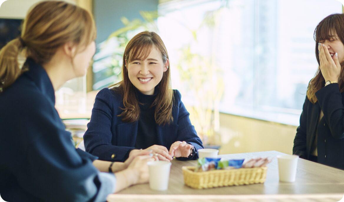 変化の多い業界であるため、変化をポジティブに受け入れてやる気に変換できる人材を求めている。