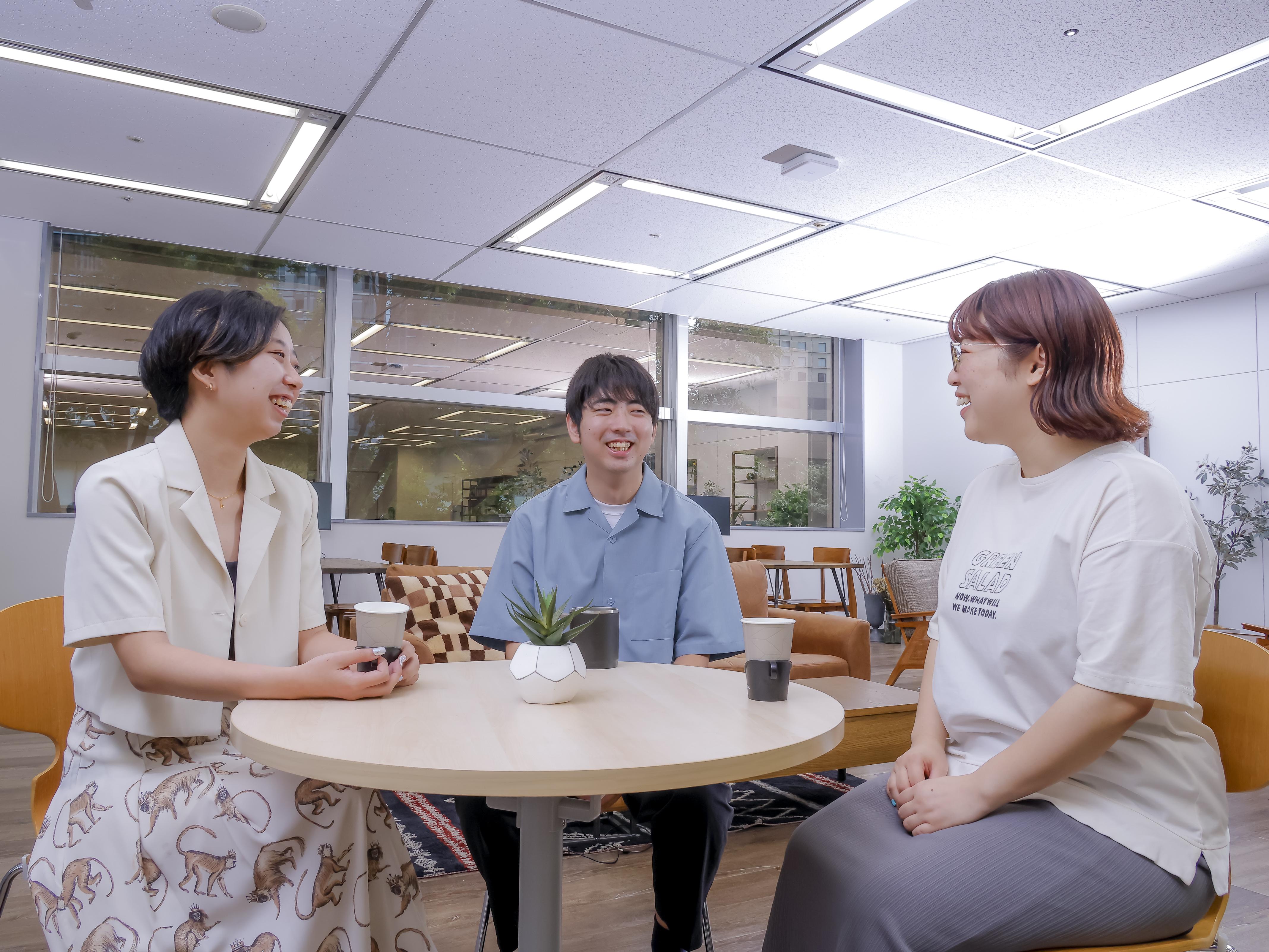 多彩な経験・スキルを活かして活躍する中途入社者が多く、プロフェッショナルやスペシャリストから多くを学べる。キャリアを広げることができるのが大きな魅力です。