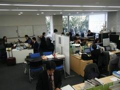 開放的でモダンなオフィススペース