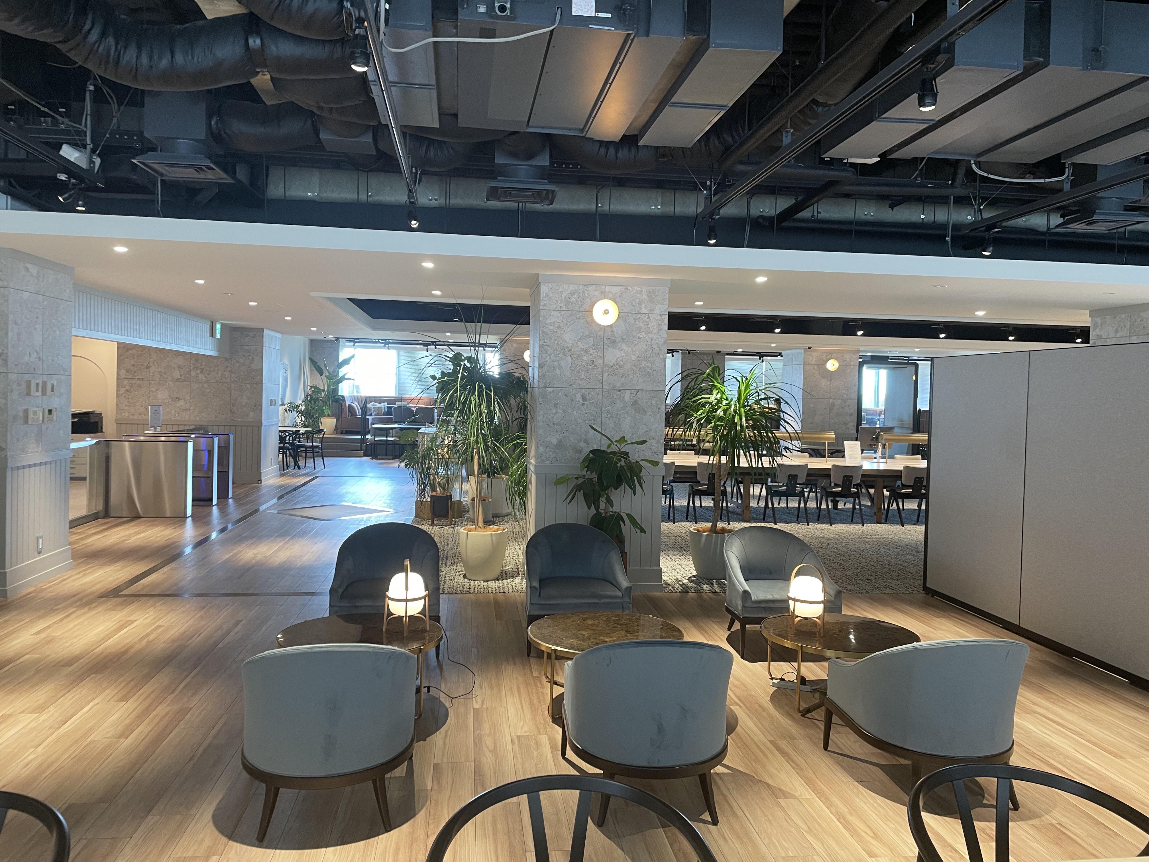 『SUPER ACT』は、ChatGPT・Gemini・Claude・Grok・Perplexity など主要LLMが生成する回答データを資産として扱い、AI内部でのブランド露出（メンション）、印象（センチメント）、引用情報源（URL）を可視化し、マーケティング戦略に直接取り込むことができるツールである。