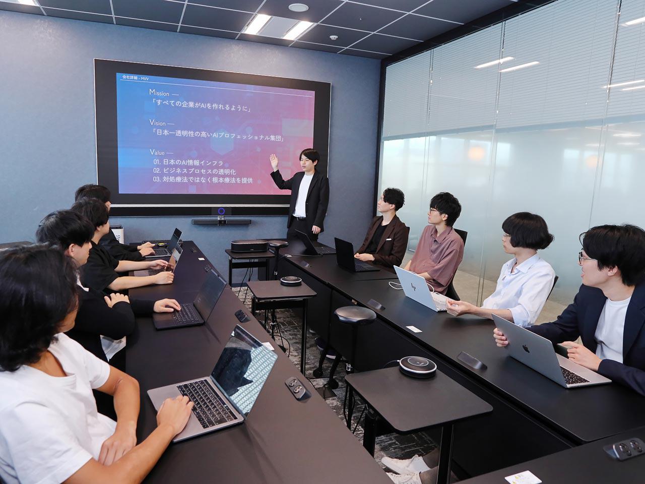 また、AI関連メディアの運営を通じて、技術普及と業界全体の透明性向上にも寄与している。