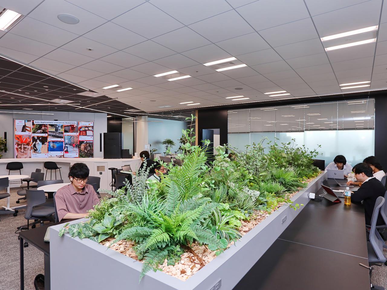 AI業界の最前線で働きながら、自分の技術や知識を共有し、チーム全体で進化していくことにやりがいを感じる人材が活躍できる環境である。