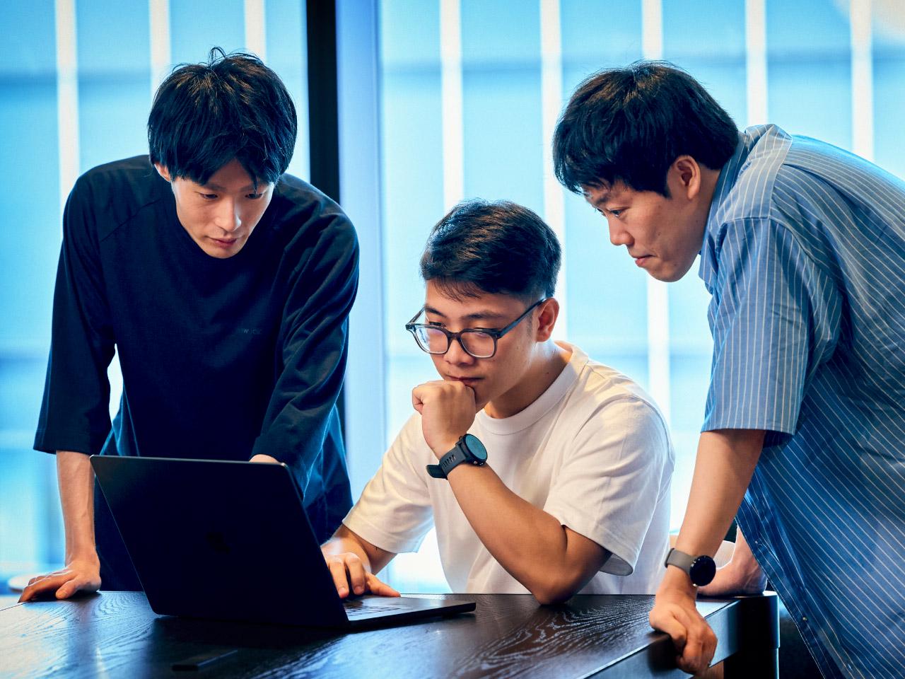 データ構造化インフラ基盤を独自に構築し、HR事業ではAIヘッドハンティングシステムを活用した人材紹介事業などを展開中です