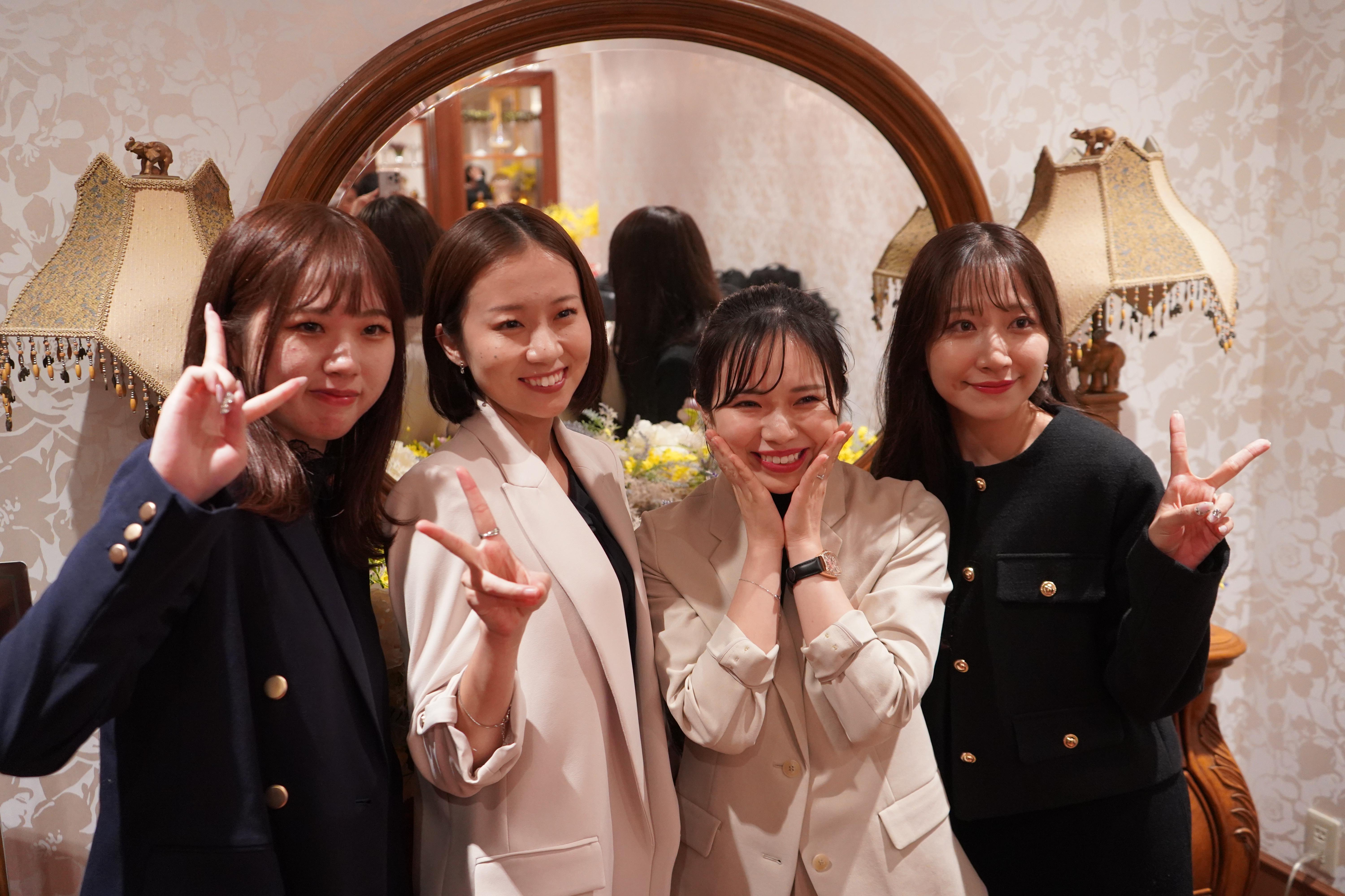 弊社の総務のメンバーです。人間関係がいいことも一つの魅力とさせていただいています。
女性営業マンも活躍しています。
働きやすい環境を心がけています。