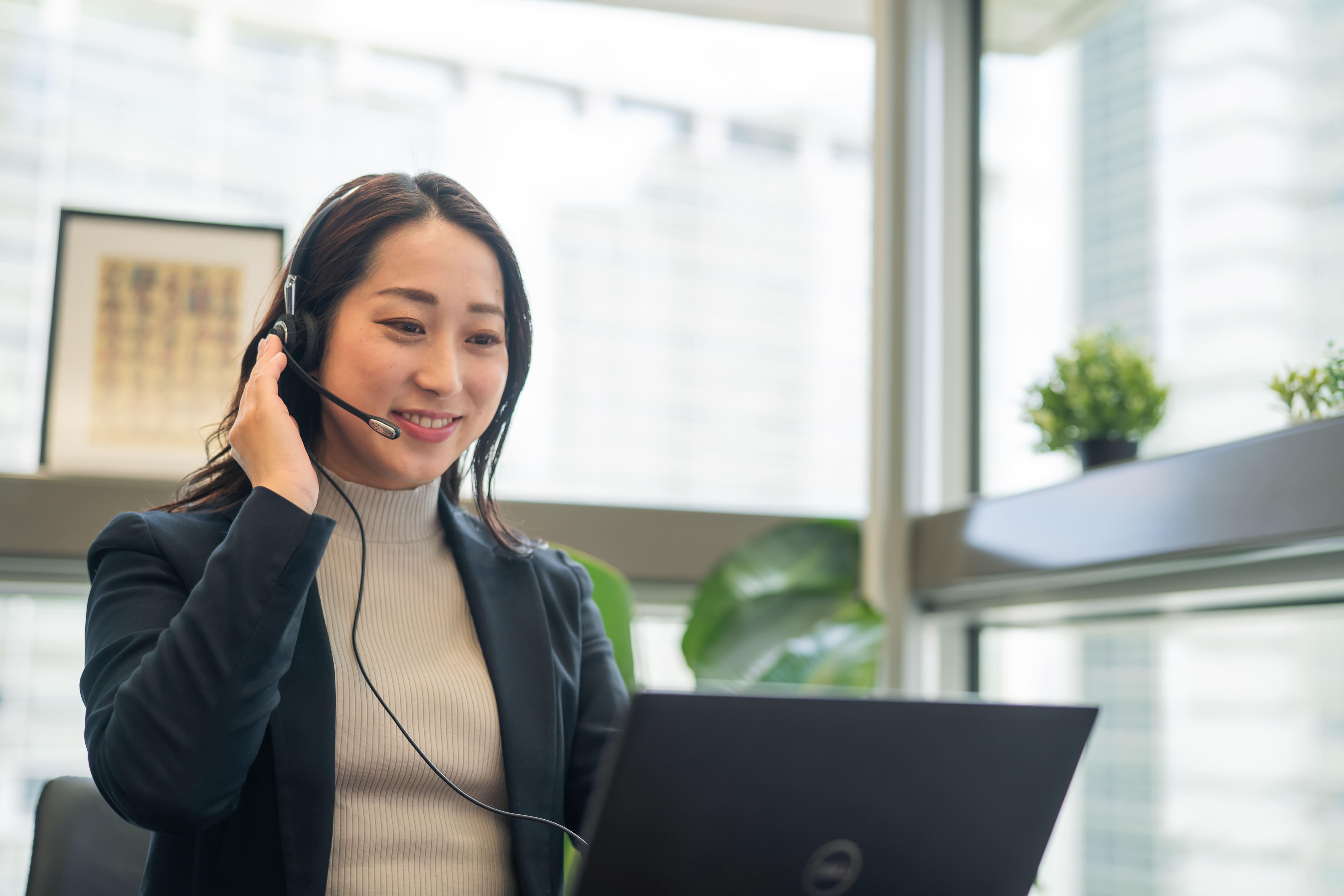 『Video Callcenter SYSTEM』は、リモート接客を可能にし、ビデオコール応対により、オンラインならではの顧客体験を提供することが可能です。