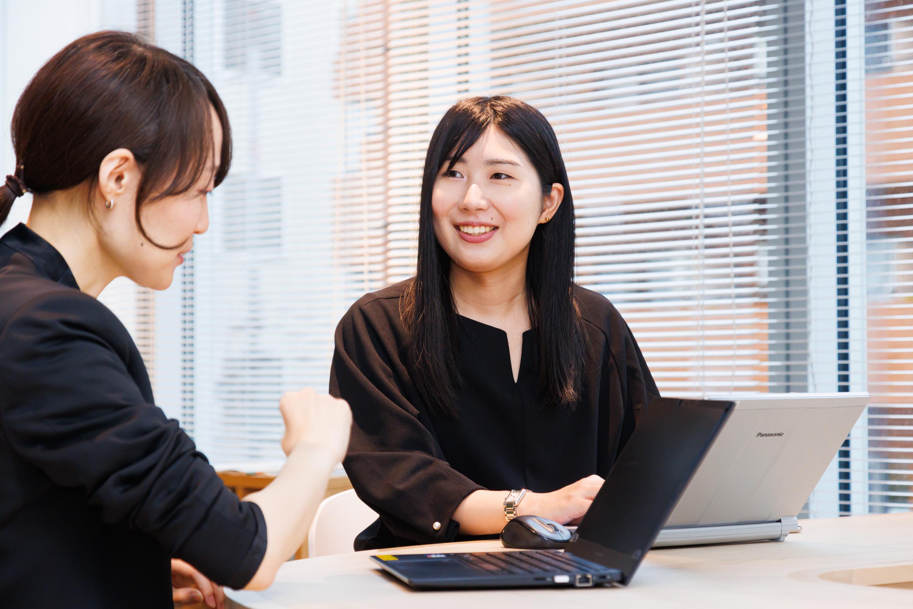 メインサービスの『学研ナーシングサポート』は、講義型のe-ラーニング。約1,300のテーマで著名な講師陣による動画を配信。