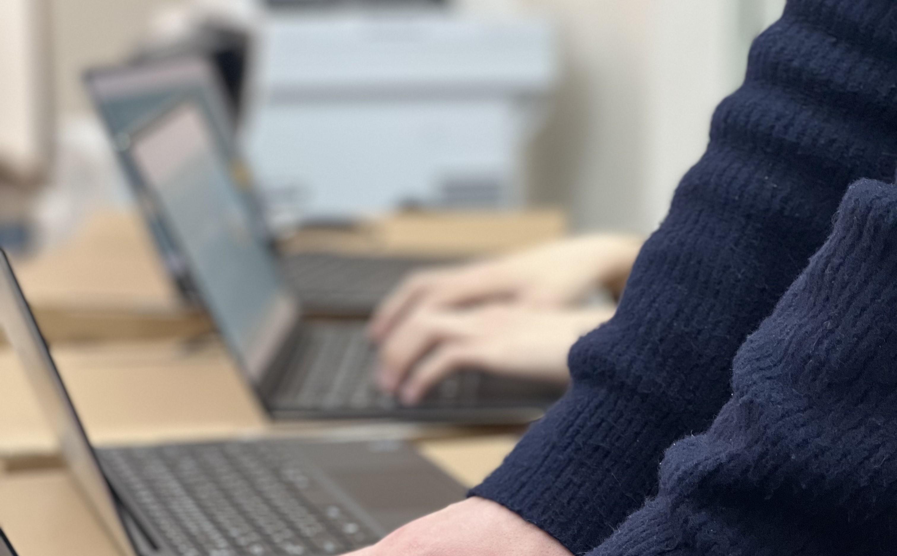 事業内容：自社サービスと請負開発を行うシステム開発事業