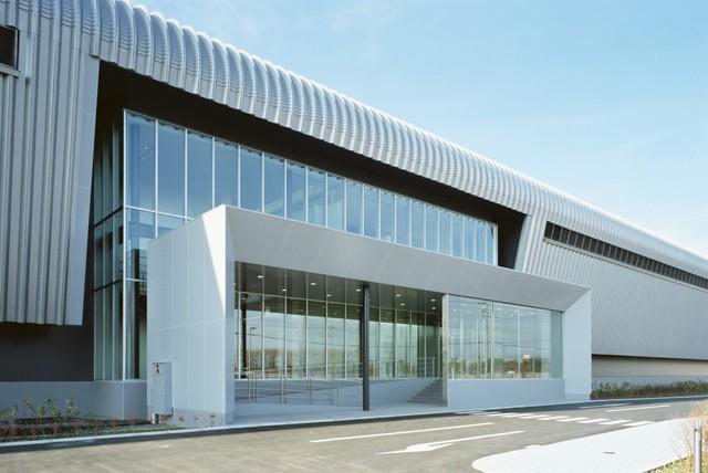 石狩データセンターの外観。
成長するアジアで存在感を発揮すべく、着々と布石も打っている。