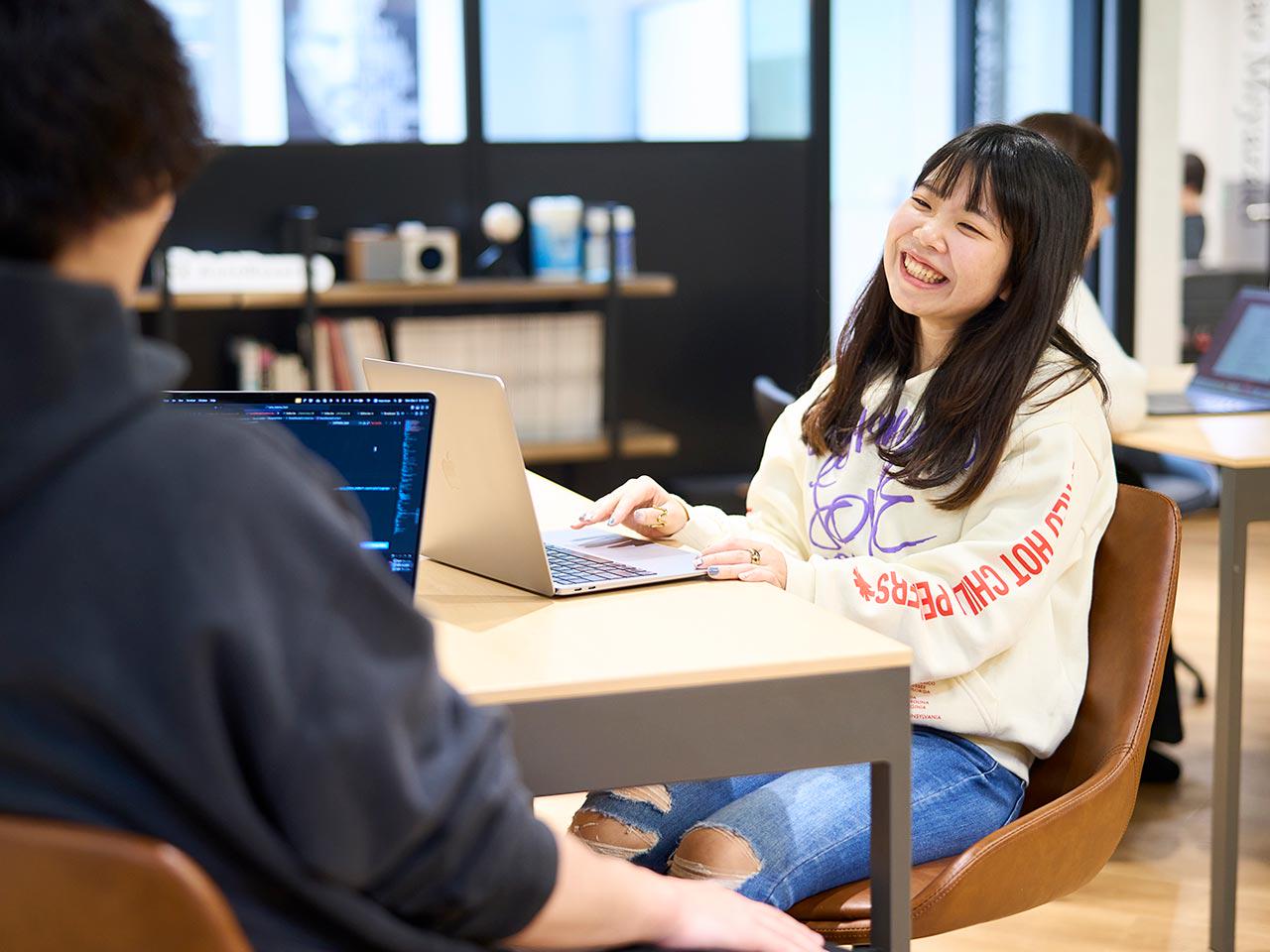 同社の組織風土の特徴は、一人ひとりに裁量が与えられていて、責任感と主体性を持って取り組むカルチャーだという。