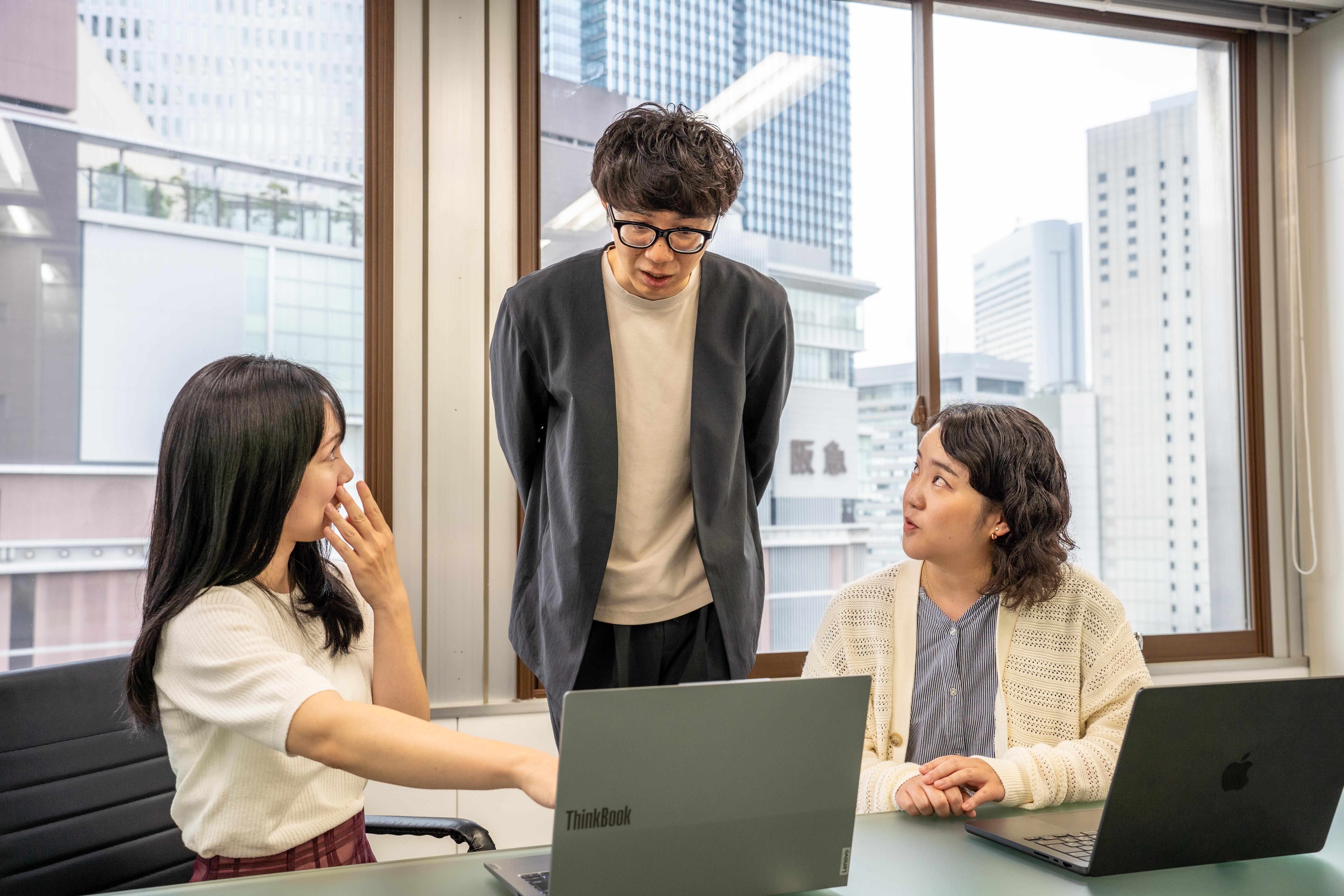 部門を超えてよく相談や雑談をしています