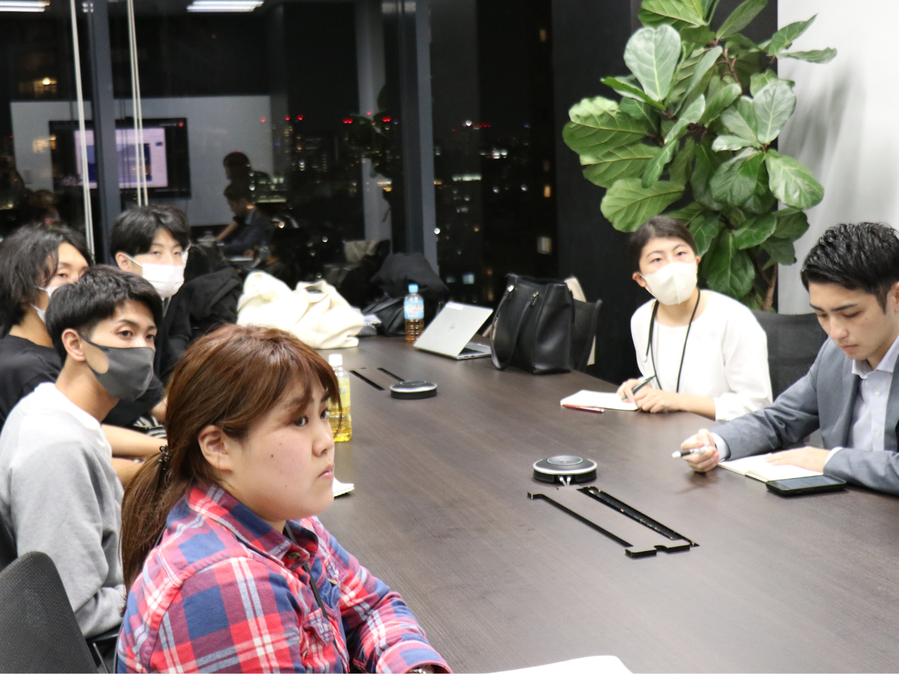 現役のエンジニア社員が講師を務める勉強会を月に2.3回の頻度で開催。
資格取得のための勉強会から、IT業界未経験の方向けの入門編、実際に現場で使う言葉や技術のまとめなど様々！
ゆくゆくは自分が勉強会を開催して、会社全体のスキル底上げにも挑戦できるのが魅力。