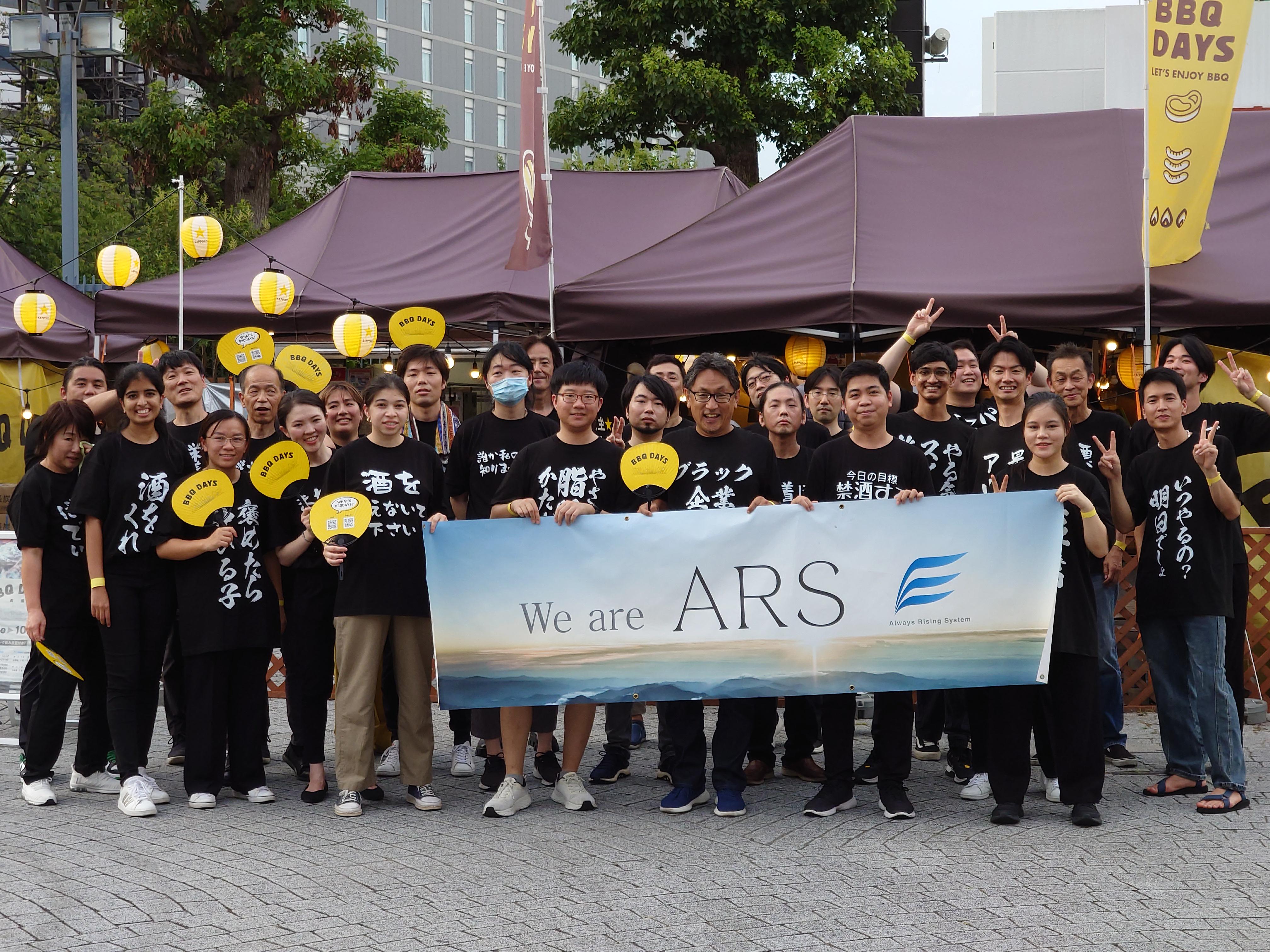 月1回のプレミアムフライデーは国籍や年齢関係なく毎回盛り上がっている。