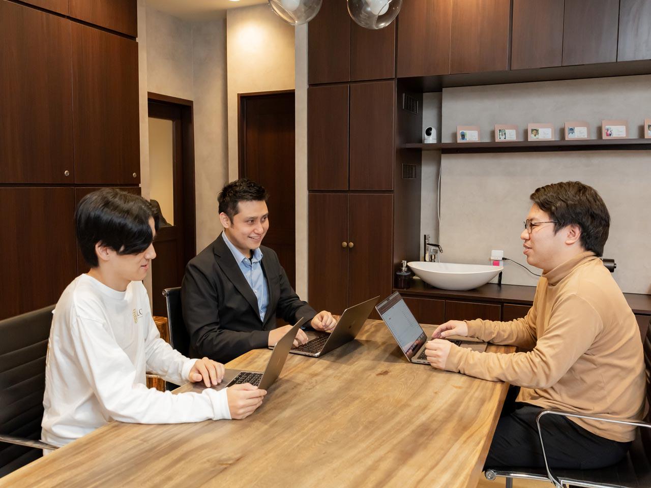 今後は、世界展開や株式上場も視野に入れ、事業規模の拡大と体制整備を進める。