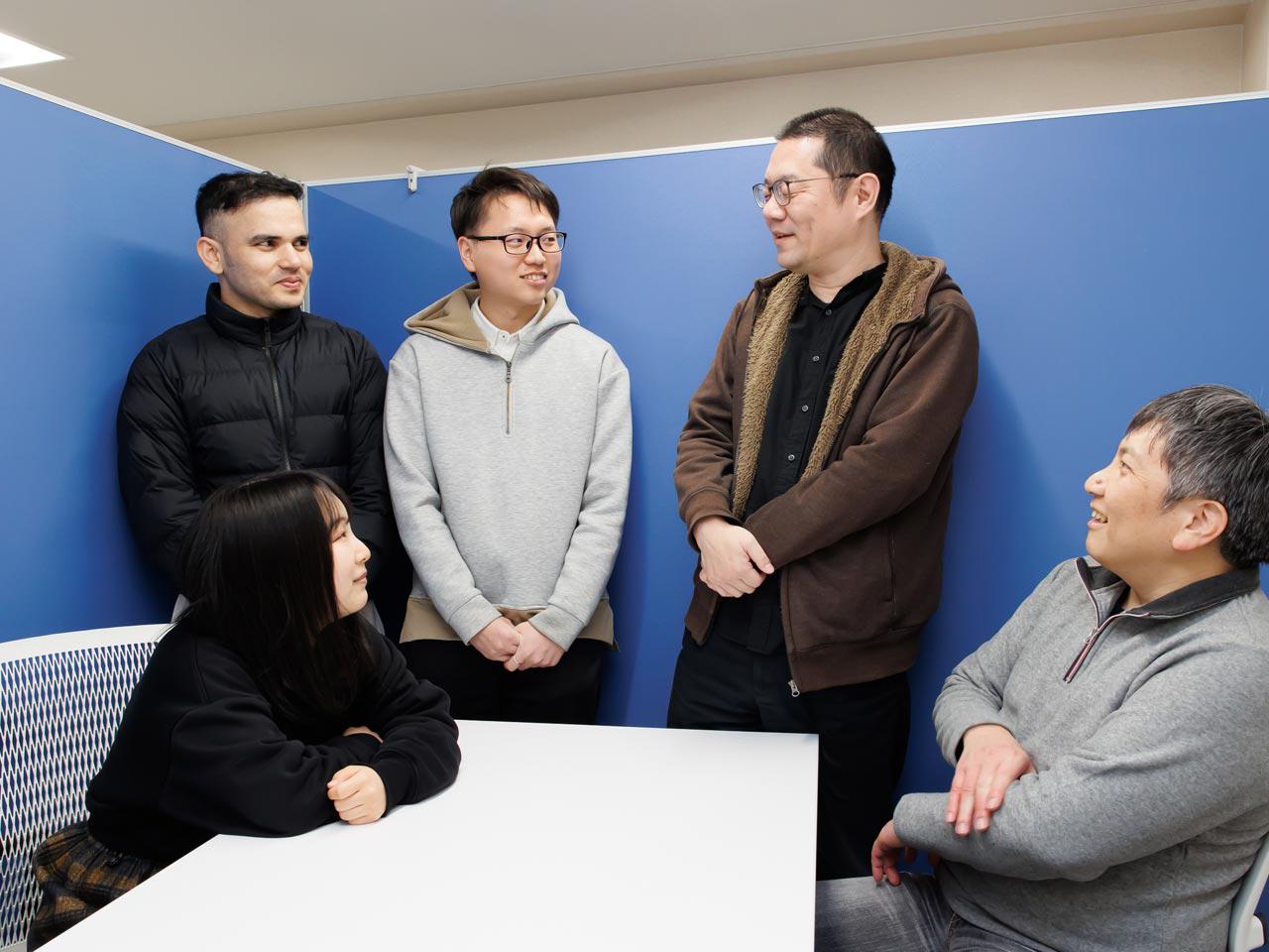 業界のブラックな体質に疑問を感じて設立した経緯があり、働き方の自由度や意見の言いやすさ等に気を配ってきた。和やかな雰囲気で働きやすさも抜群である。