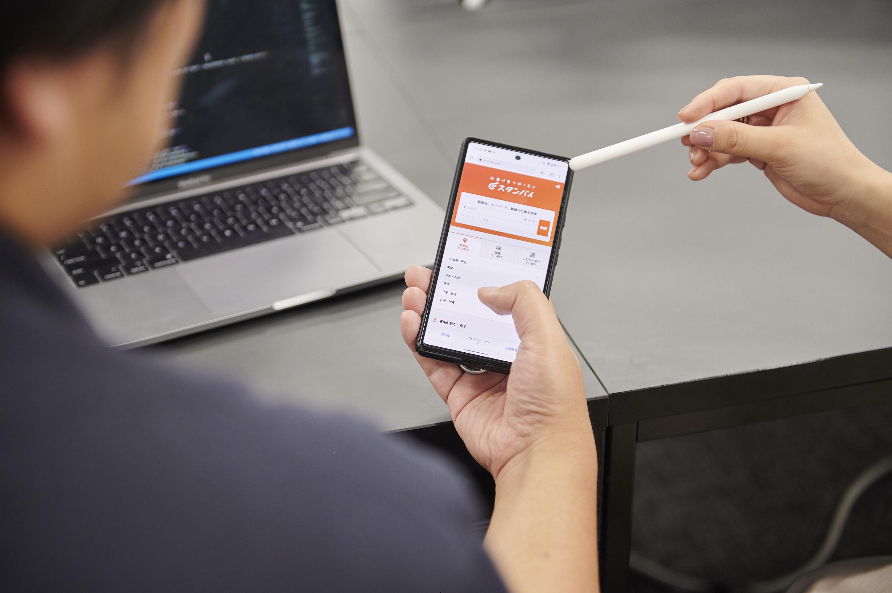 自社開発で企画から開発、運用まで行っています。