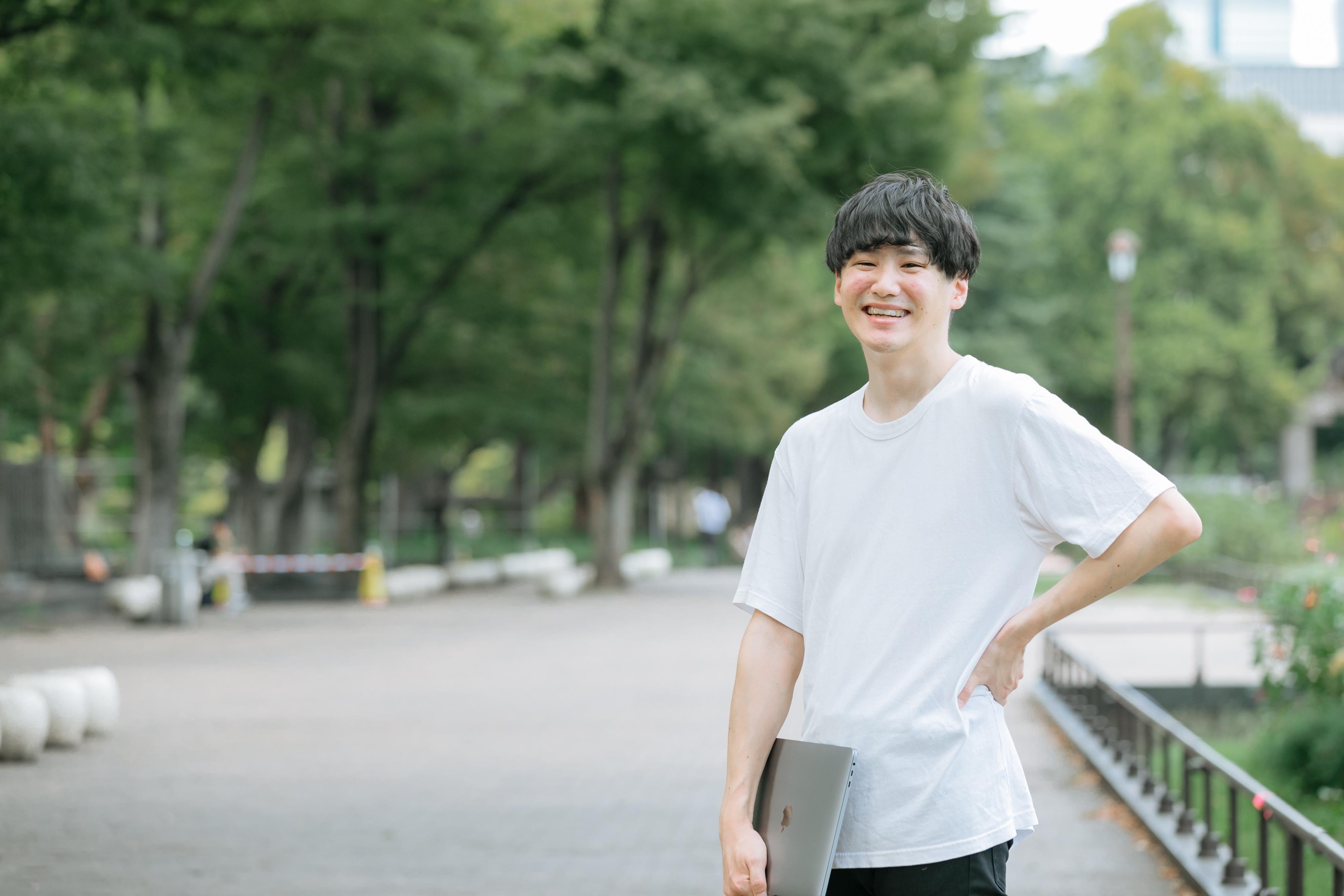 未経験で入社したエンジニアでも、その動画で学べば短期間で即戦力のエンジニアになる。そのために、ヘルプデスク・コールセンター・キッティング等、プログラミングができなくても働ける現場も用意している。