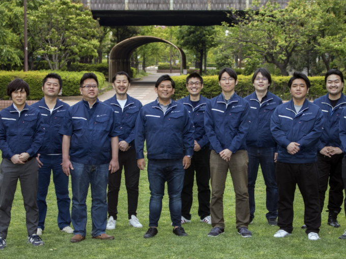 事業内容：独自のAI/IoT/ロボティクス技術を有し、一社完結で産業課題を解決する