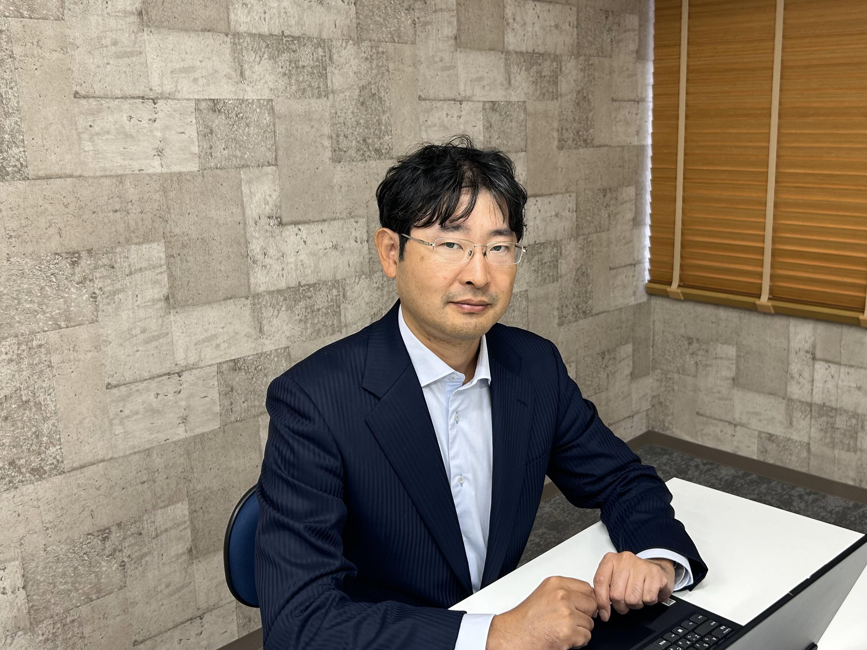 代表取締役の吉村高志。社員のための会社経営を推進している。